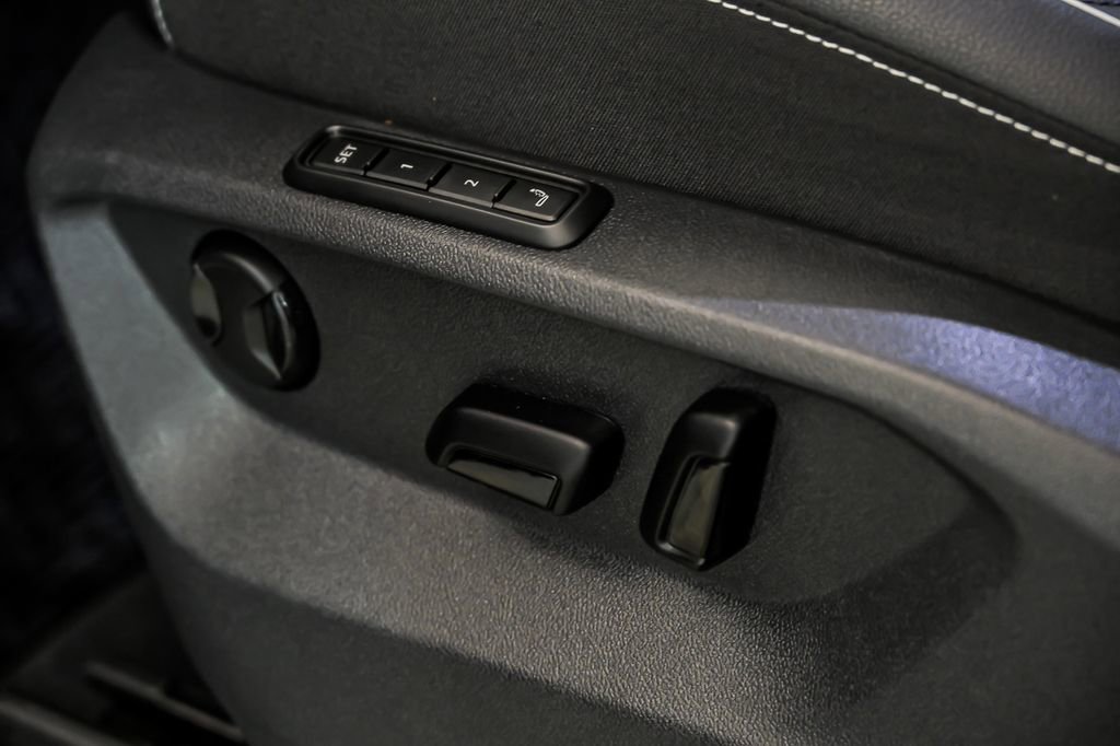 Certified 2025 Volkswagen Atlas SEL Premium R-Line AWD/4WD image 17