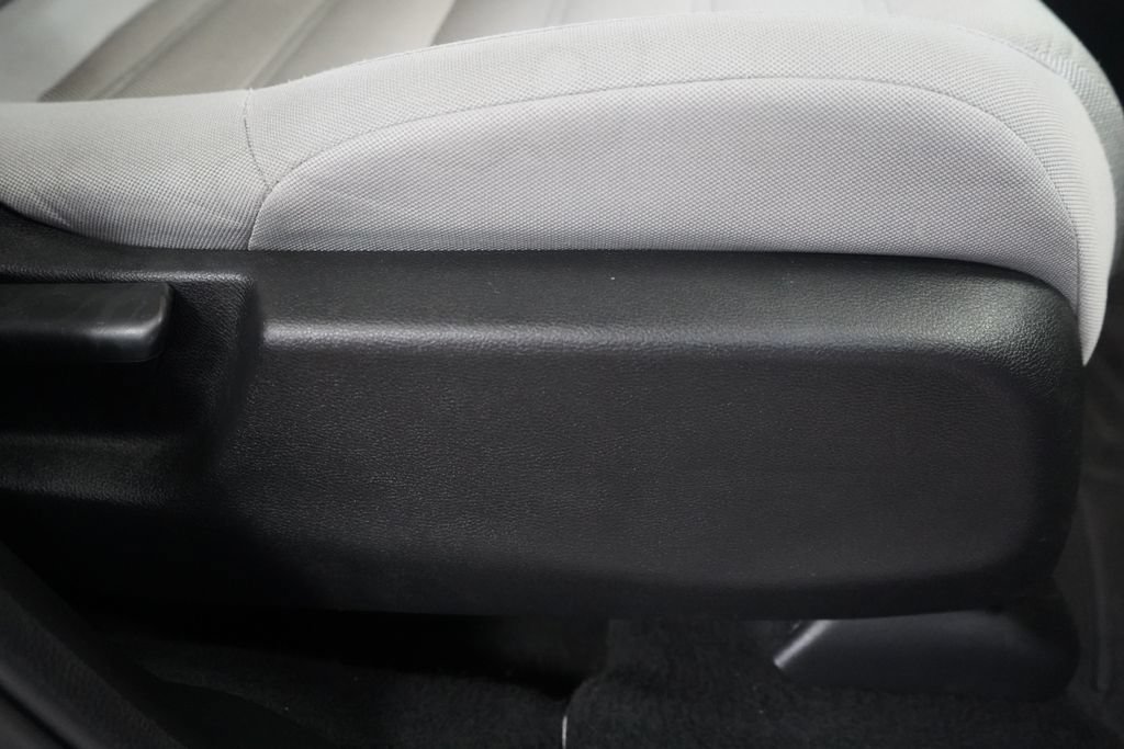 Used 2018 Honda CR-V LX image 19