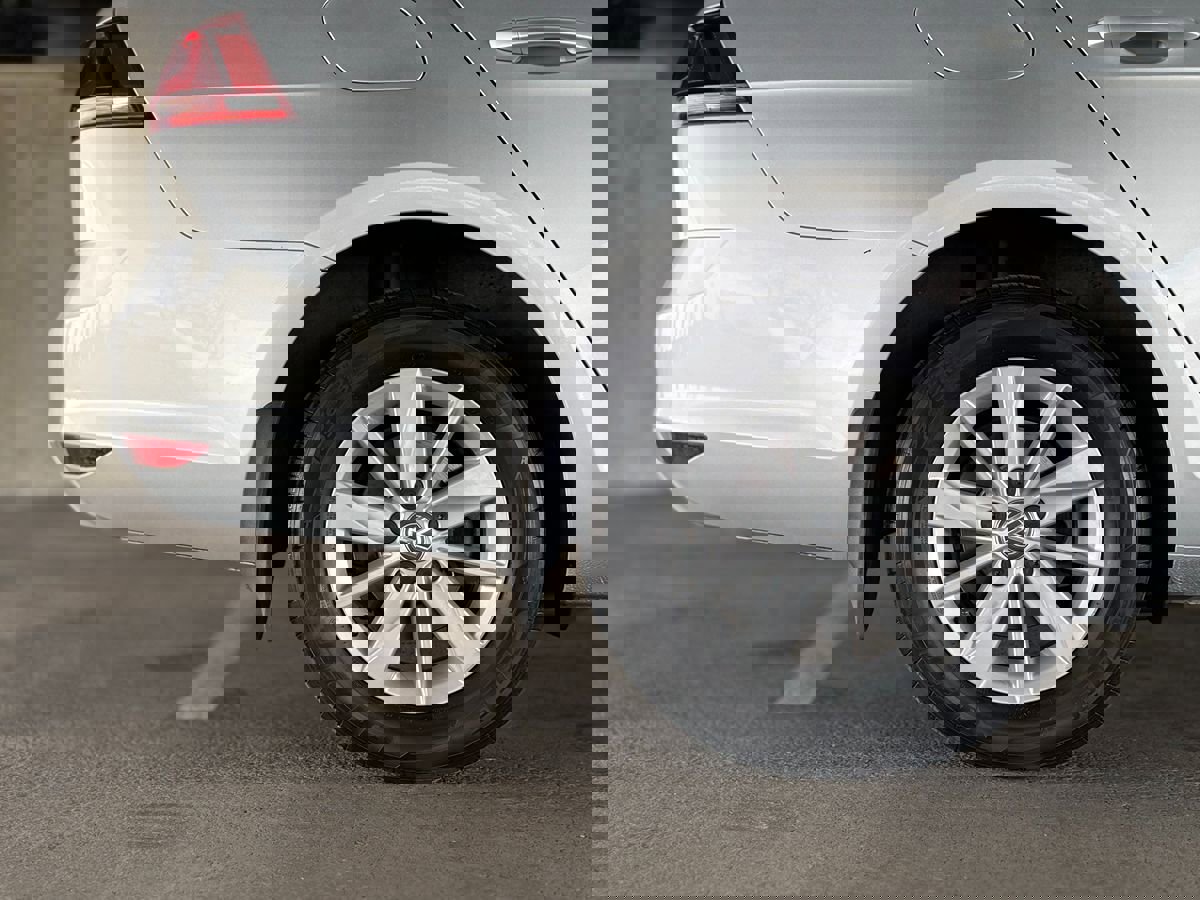 Used 2017 Volkswagen Golf S image 10