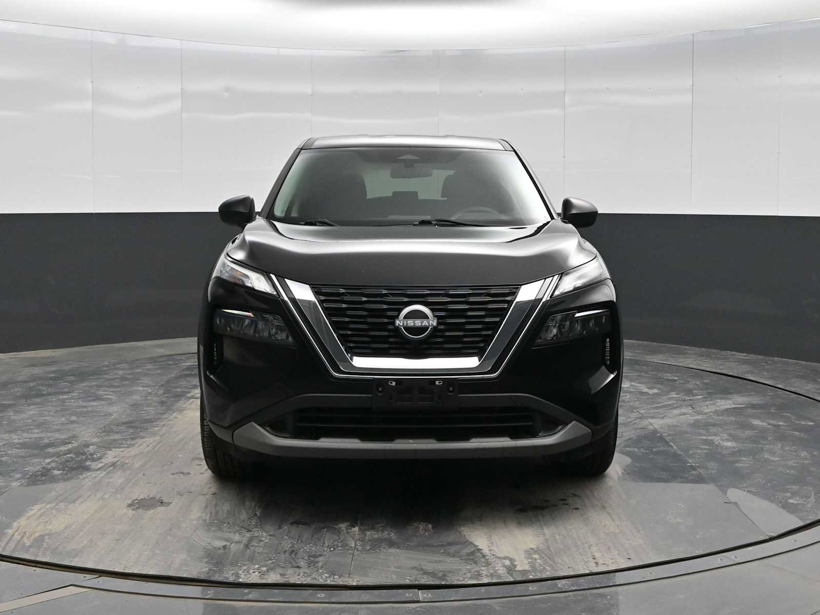 Used 2023 Nissan Rogue S image 3