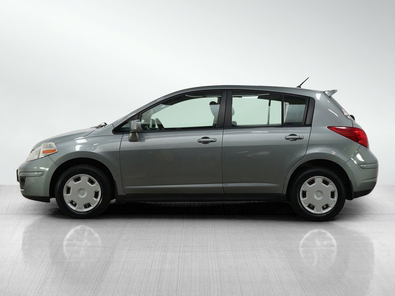 Used 2009 Nissan Versa 1.8 S w/ PWR Pkg image 2