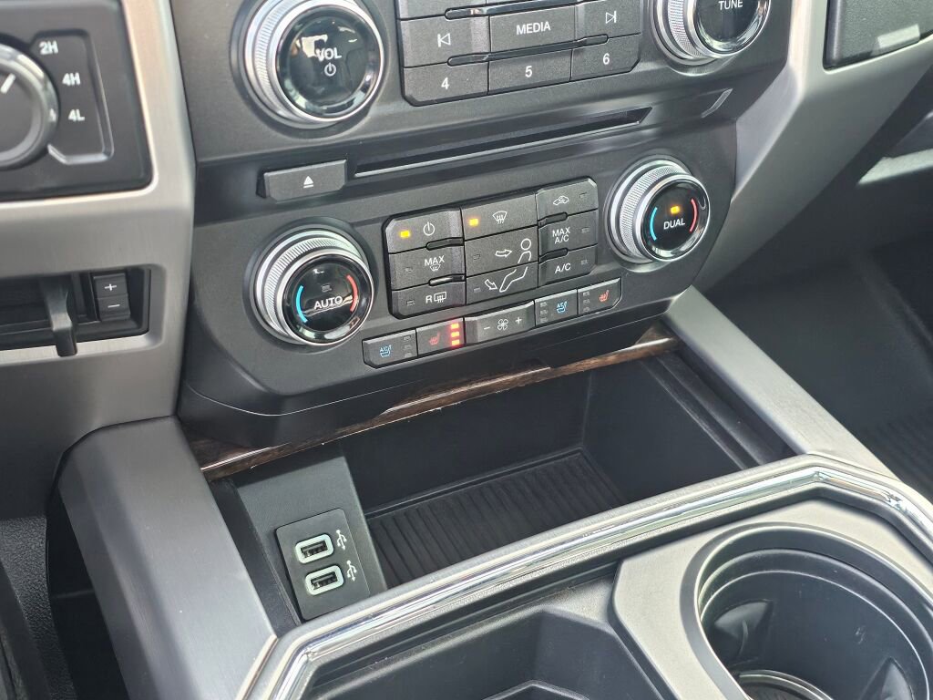 Used 2017 Ford F350 Platinum w/ FX4 4x4 Off Road Package image 29