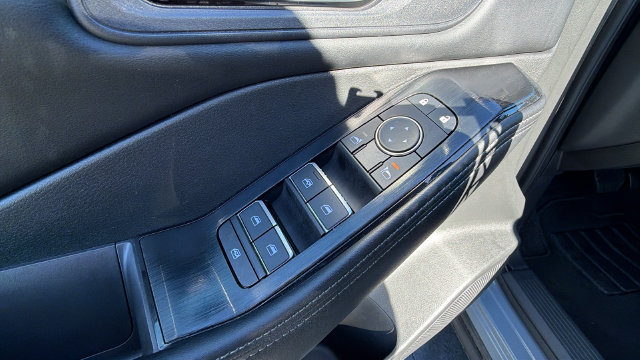 Used 2025 Nissan Rogue SL FWD image 20