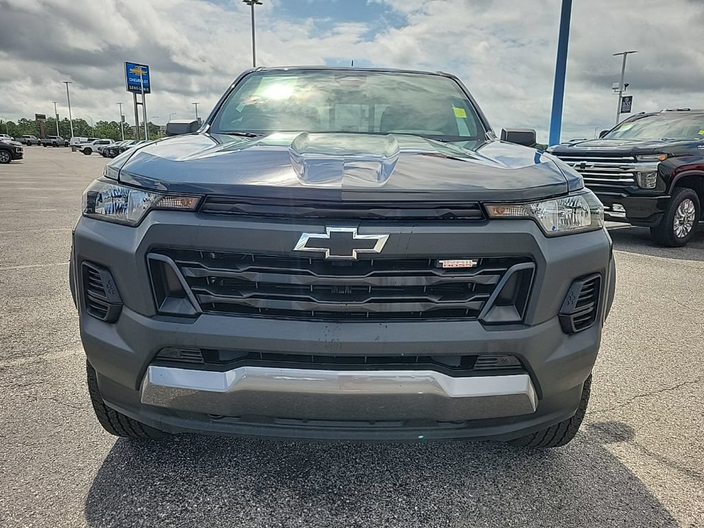 Used 2024 Chevrolet Colorado Trail Boss w/ Advanced Trailering Package AWD/4WD image 2