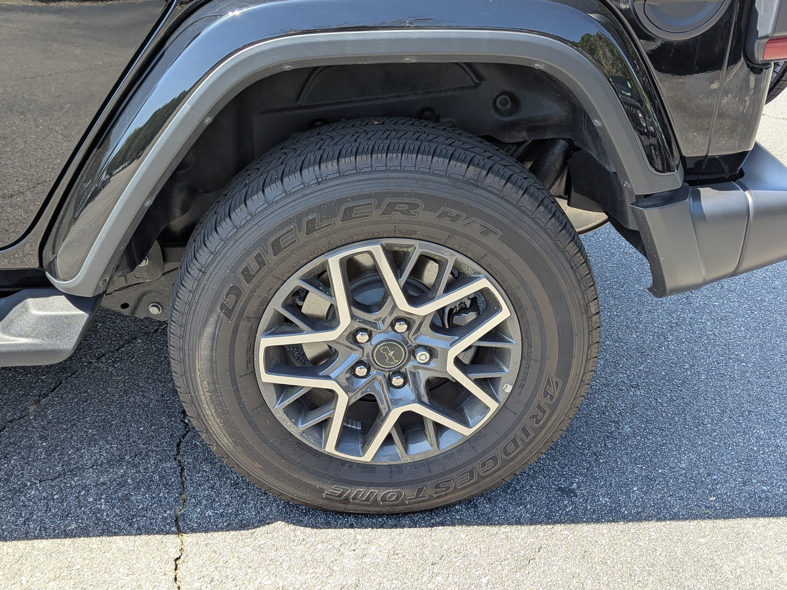 Used 2024 Jeep Wrangler Sahara w/ Safety Group image 31