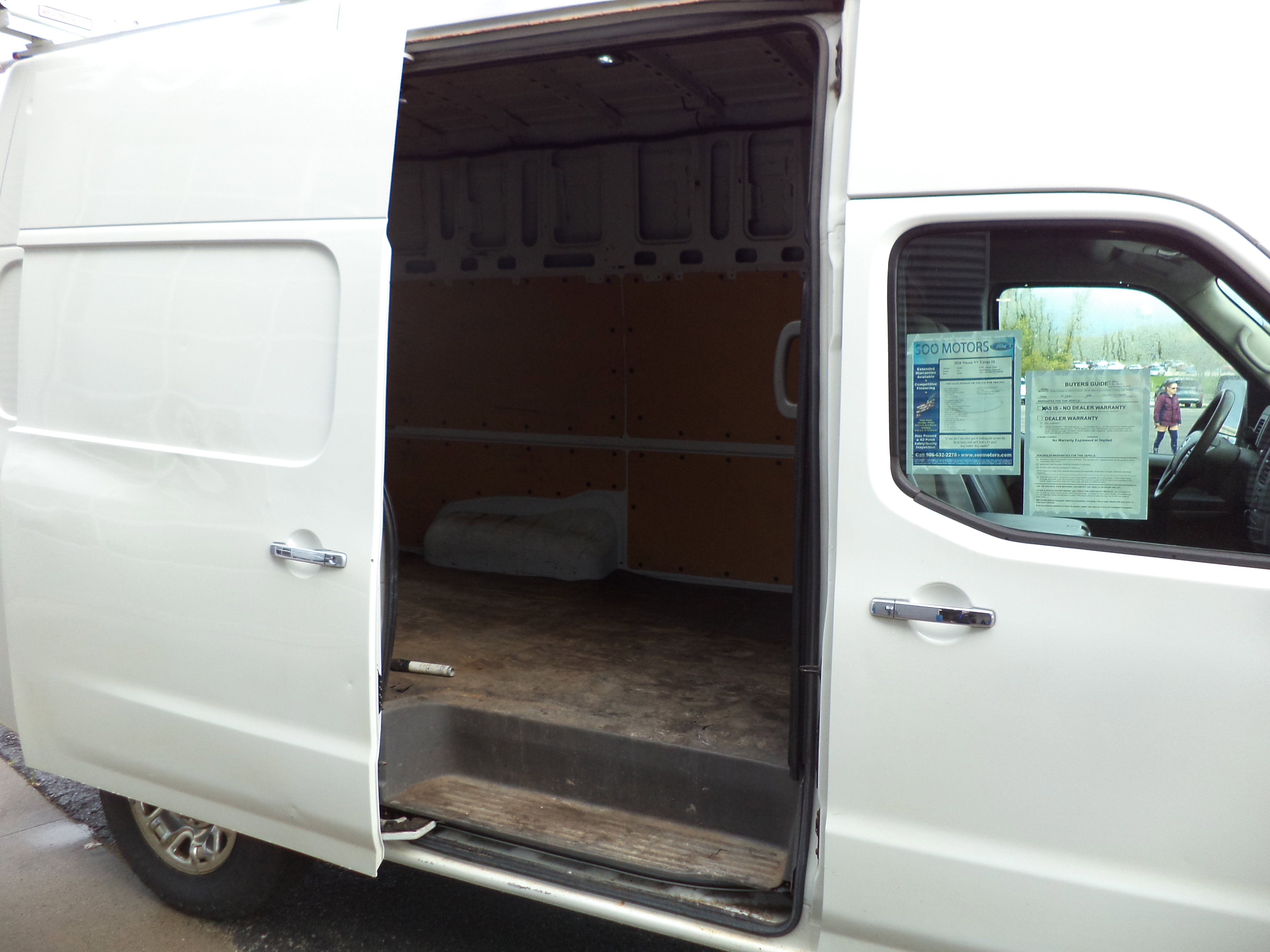 Used 2020 Nissan NV 3500 SL w/ Back Door Glass Package image 7