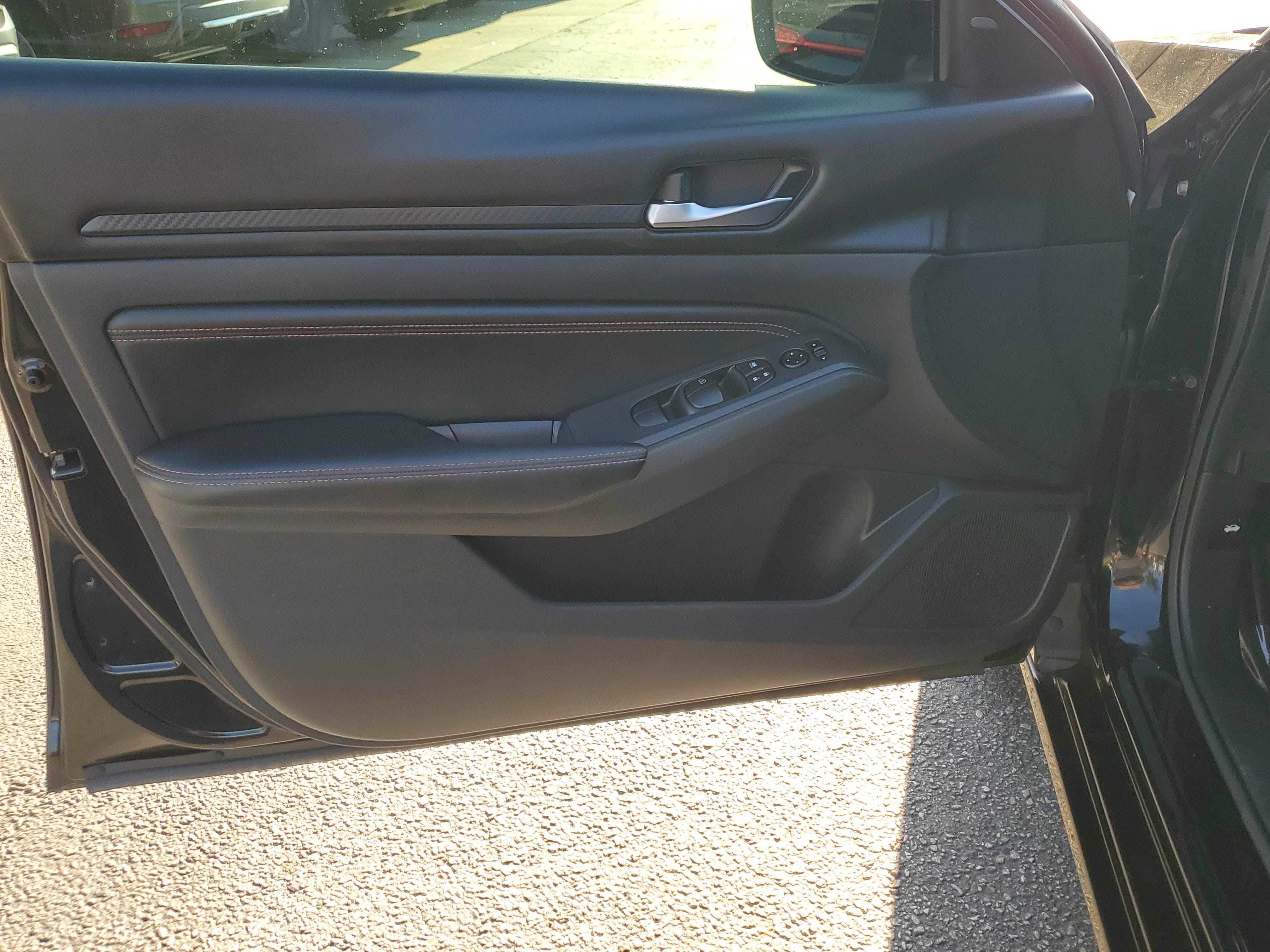 Used 2020 Nissan Altima 2.5 SR w/ Premium Package image 16