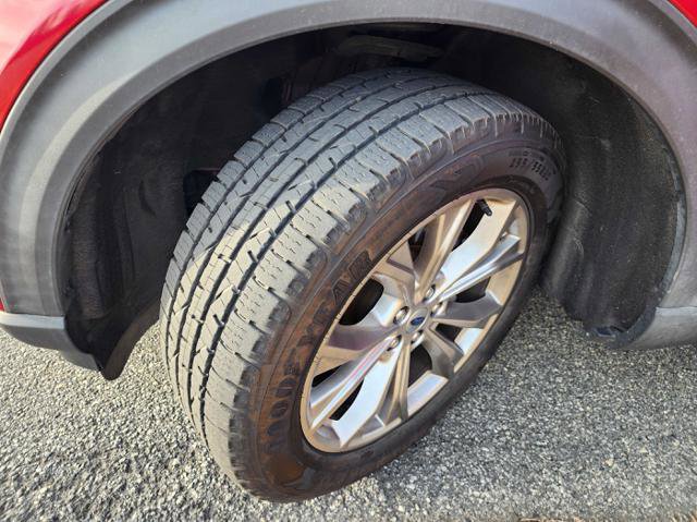 Used 2020 Ford Explorer XLT w/ Equipment Group 202A image 9