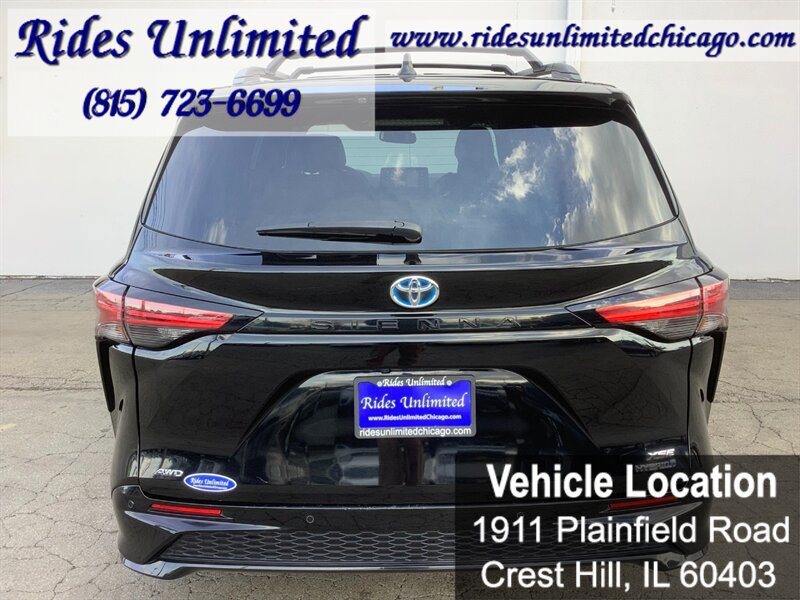 Used 2024 Toyota Sienna XSE w/ XSE Plus Package AWD/4WD image 5