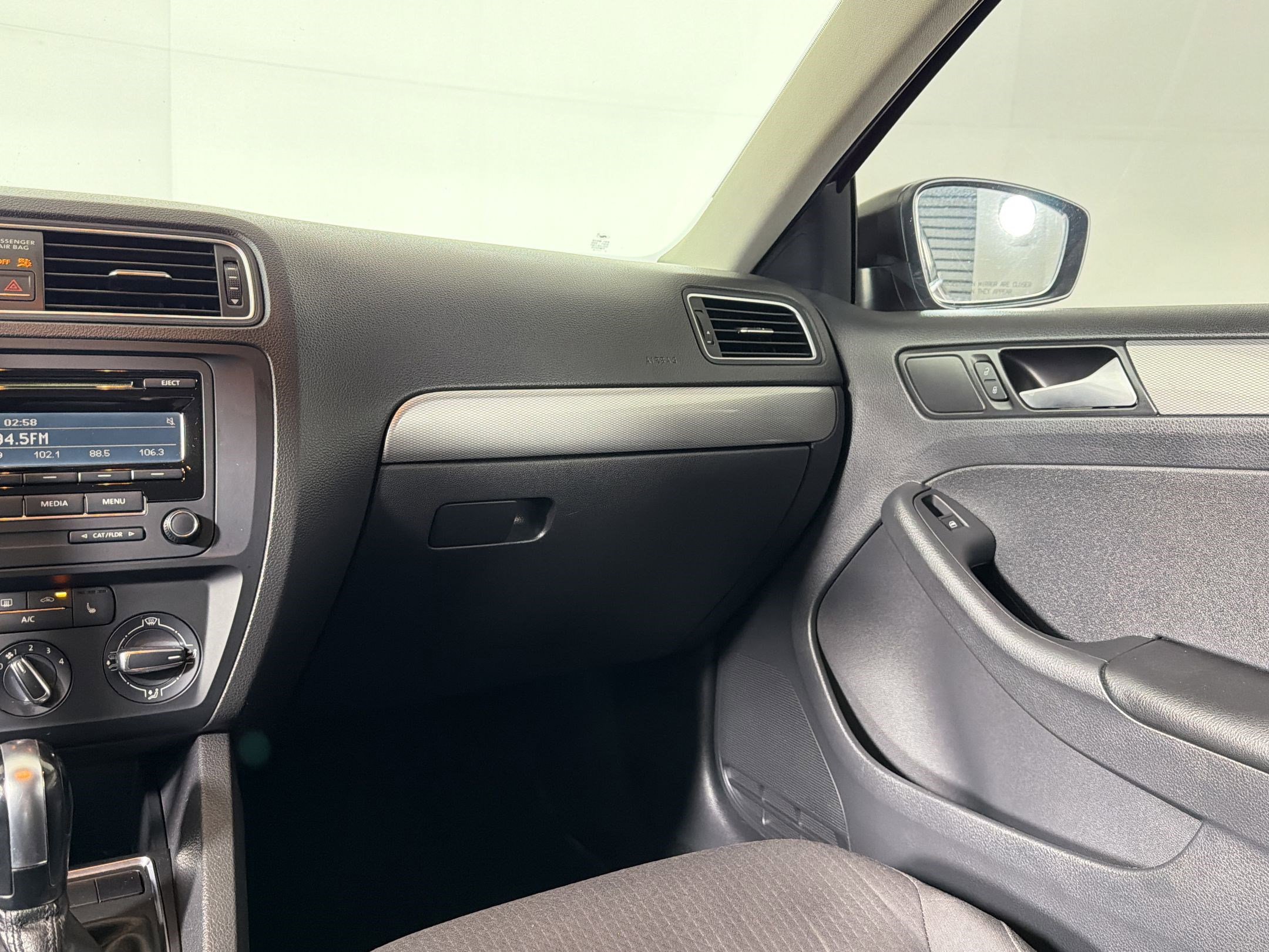 Used 2015 Volkswagen Jetta SE FWD image 27