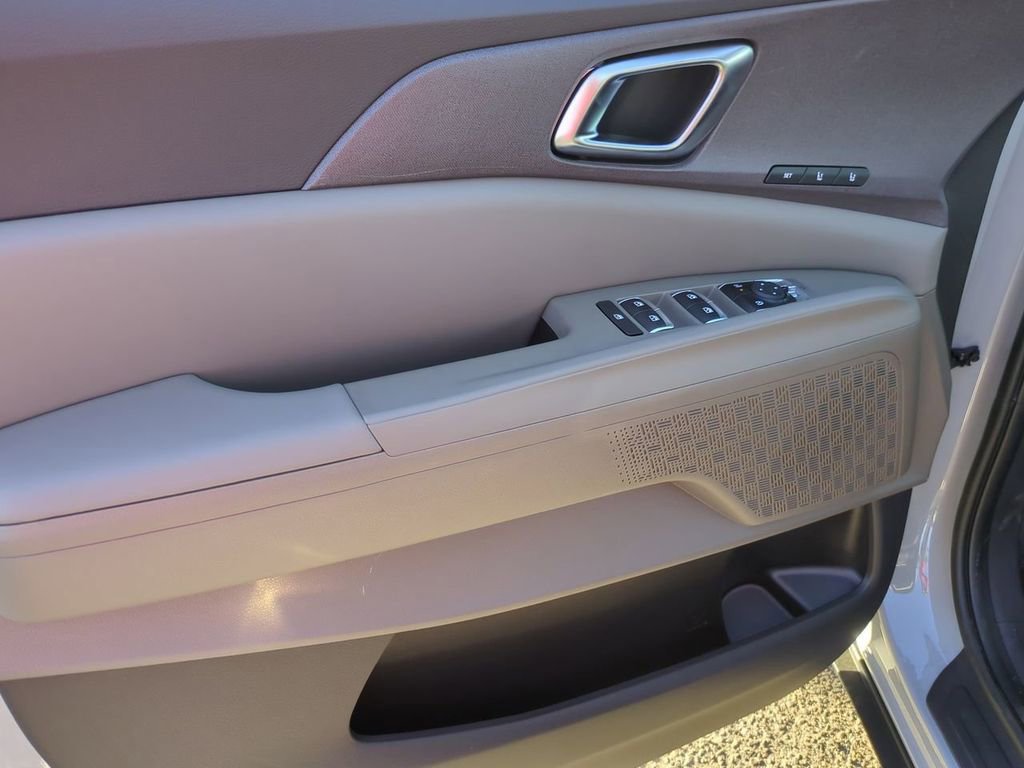 New 2026 Kia Carnival EX FWD image 21