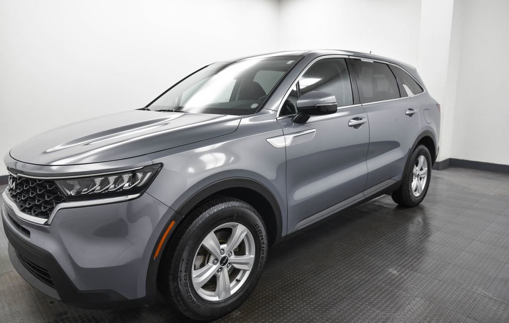 Used 2023 Kia Sorento LX image 5