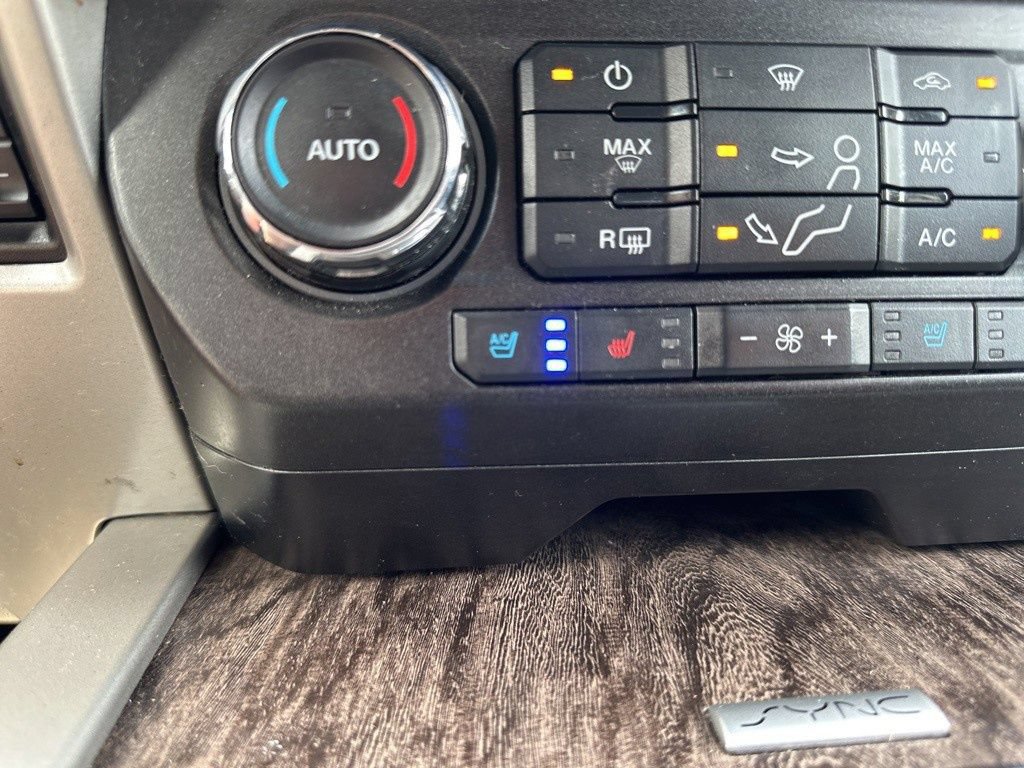 Used 2017 Ford F250 Lariat w/ Lariat Ultimate Package AWD/4WD image 26
