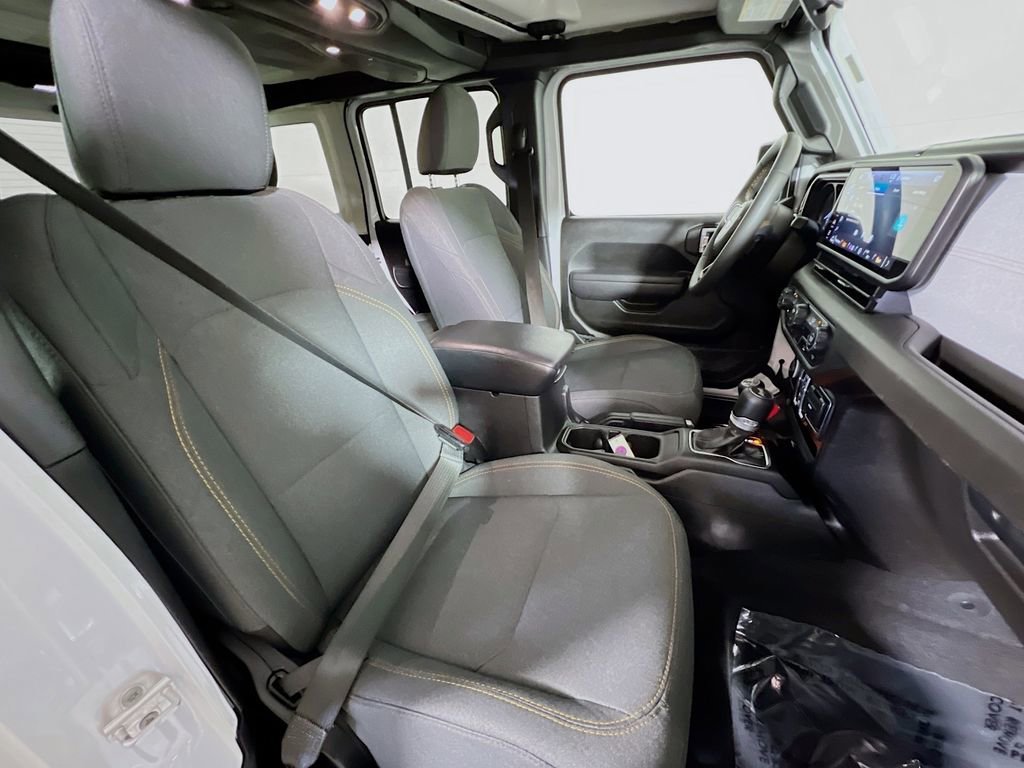 Used 2024 Jeep Wrangler Unlimited image 24