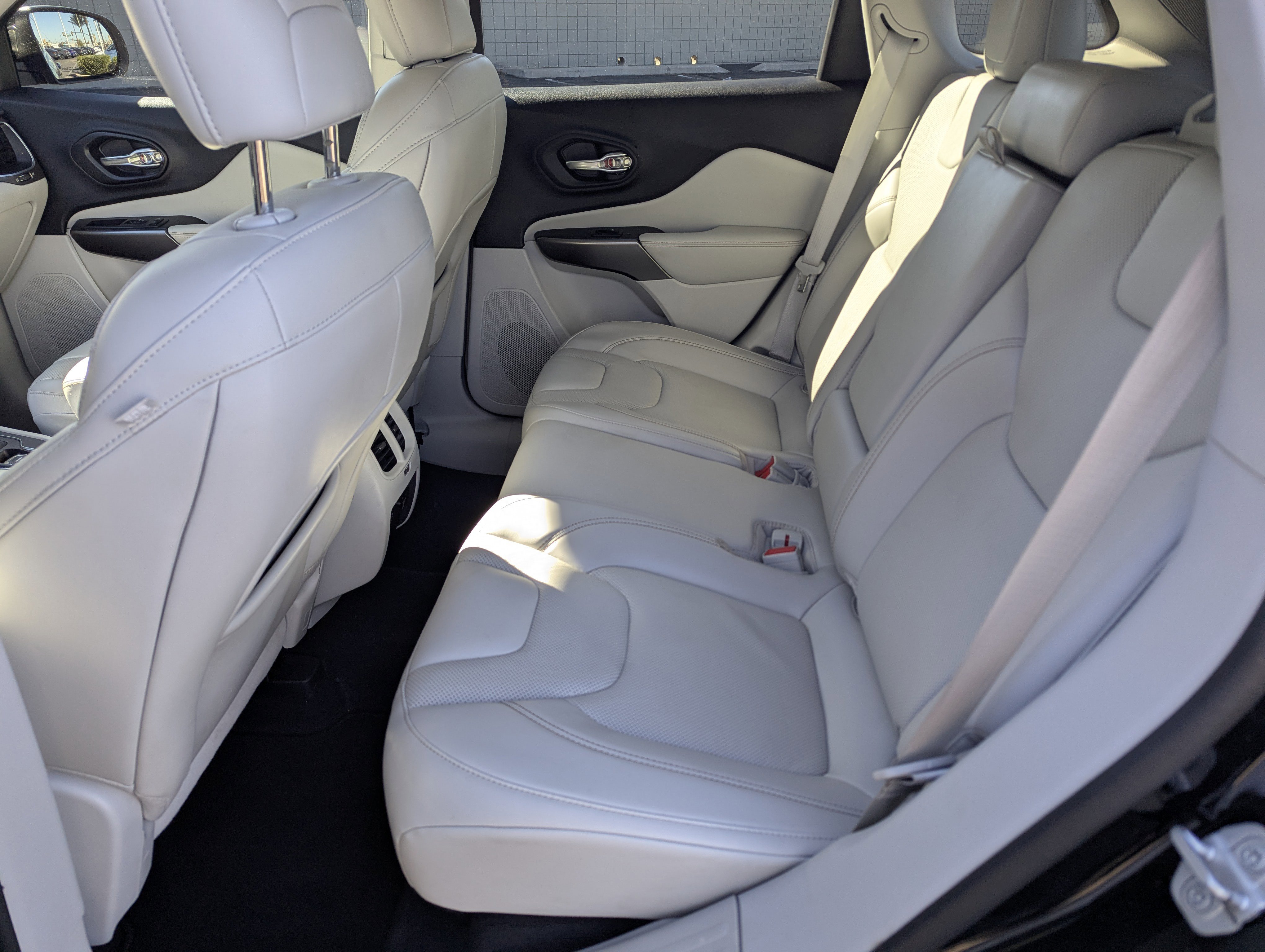 Used 2021 Jeep Cherokee Latitude Lux w/ Comfort/Convenience Group image 8