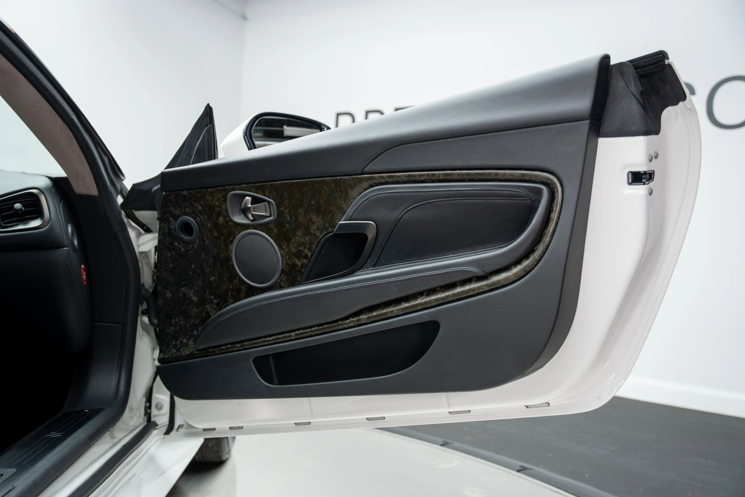 Used 2019 Aston Martin DBS Superleggera image 26