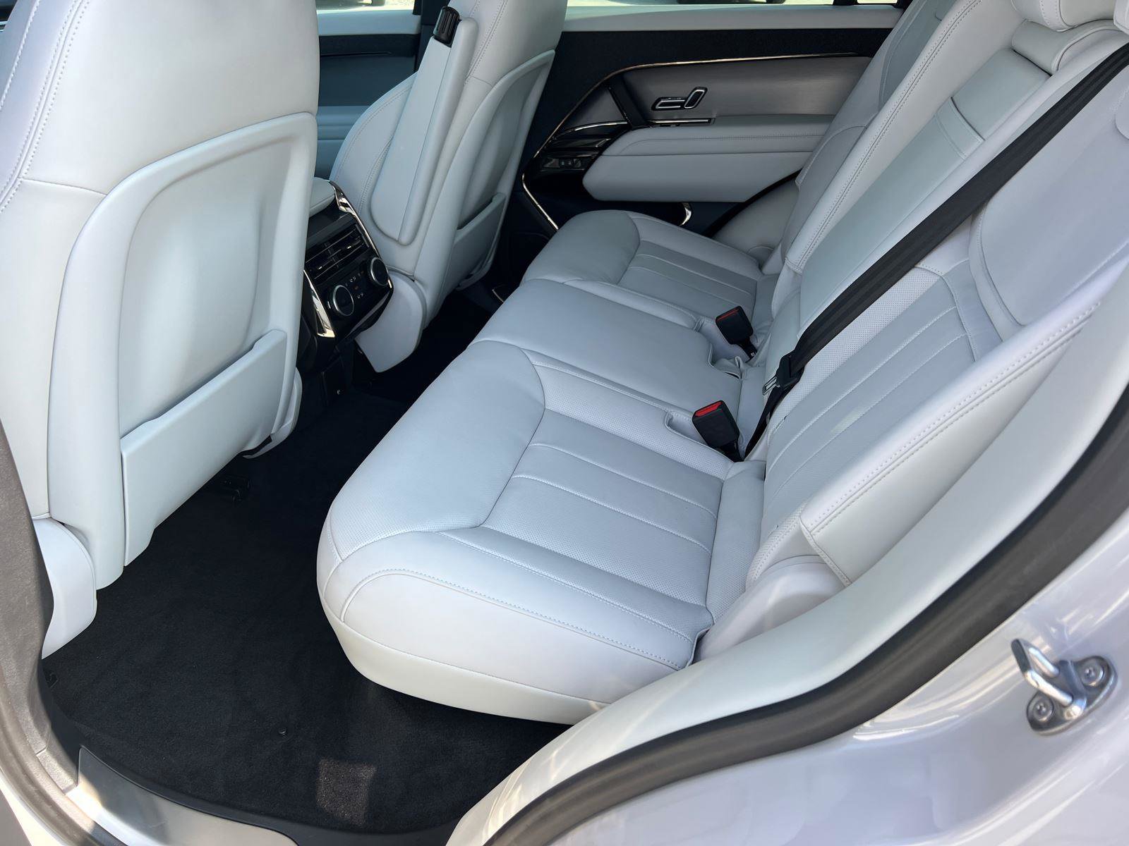 Used 2024 Land Rover Range Rover Sport SE image 21