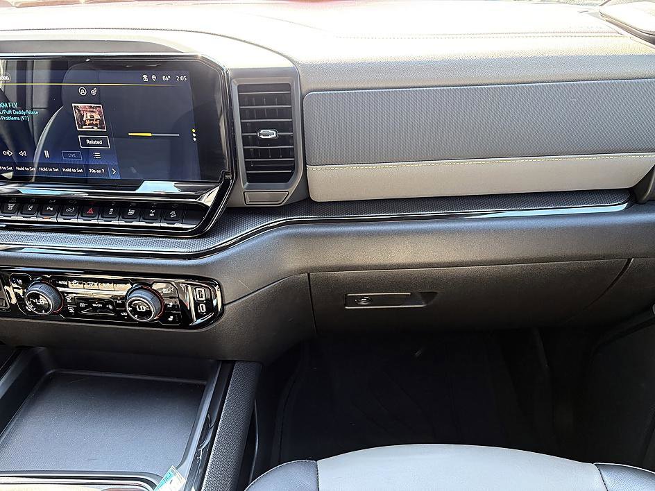 Used 2025 Chevrolet Silverado 2500 ZR2 w/ Technology Package image 12