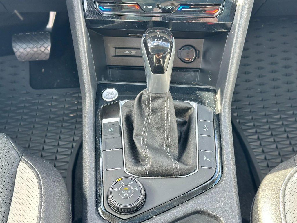 Used 2025 Volkswagen Taos SEL w/ Black Wheel Plus Package image 15