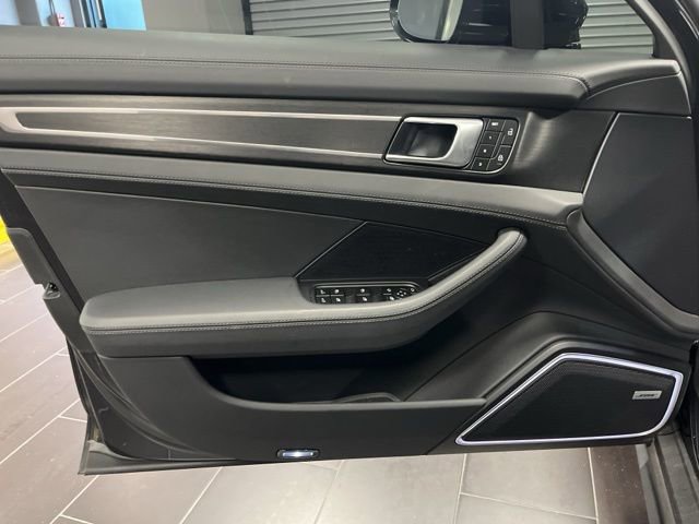 Used 2023 Porsche Panamera image 10