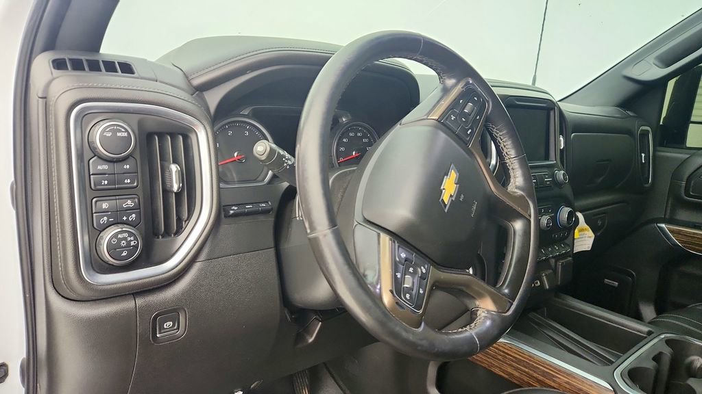 Used 2022 Chevrolet Silverado 2500 High Country w/ Technology Package AWD/4WD image 14