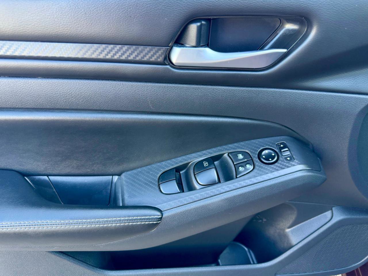 Used 2024 Nissan Altima 2.5 SV image 12