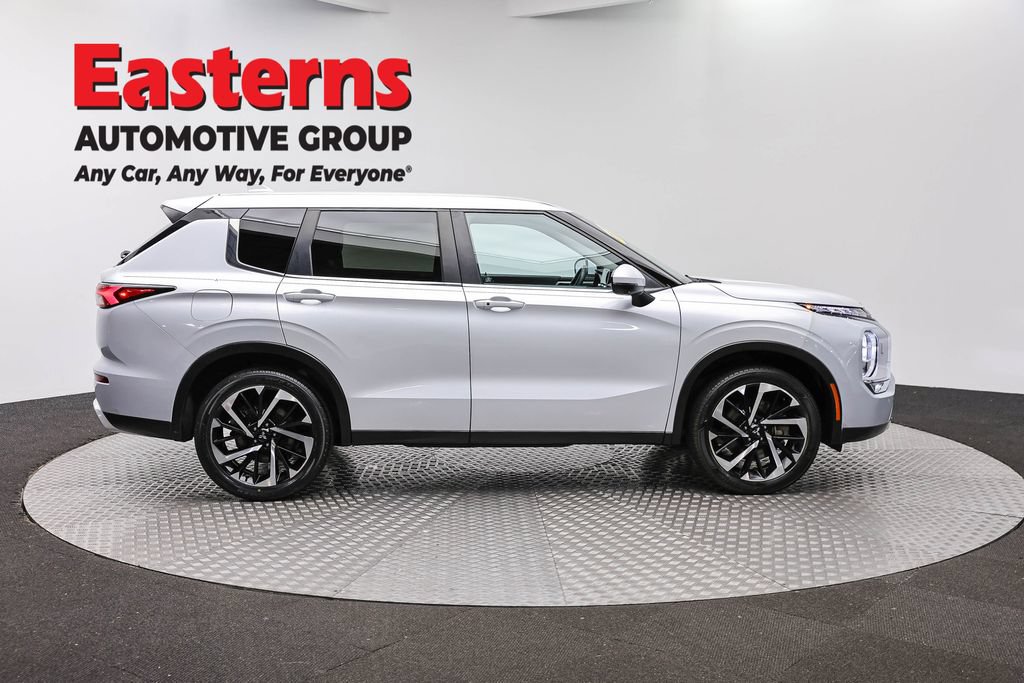 Used 2024 Mitsubishi Outlander SE AWD/4WD image 4