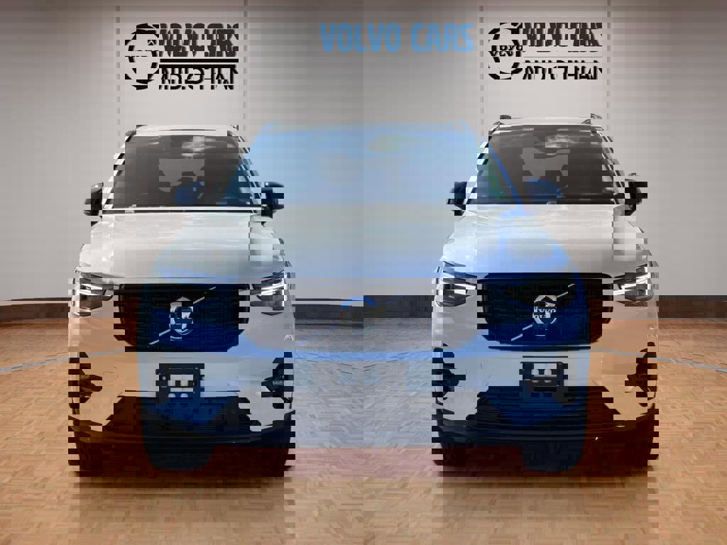 New 2026 Volvo XC40 B4 Plus w/ Protection Package Premier image 8