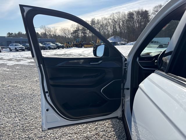 Used 2022 Jeep Grand Cherokee Altitude image 17