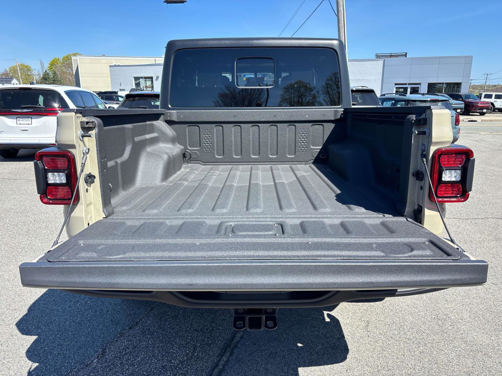 Used 2022 Jeep Gladiator Rubicon w/ LED Lighting Group AWD/4WD image 5