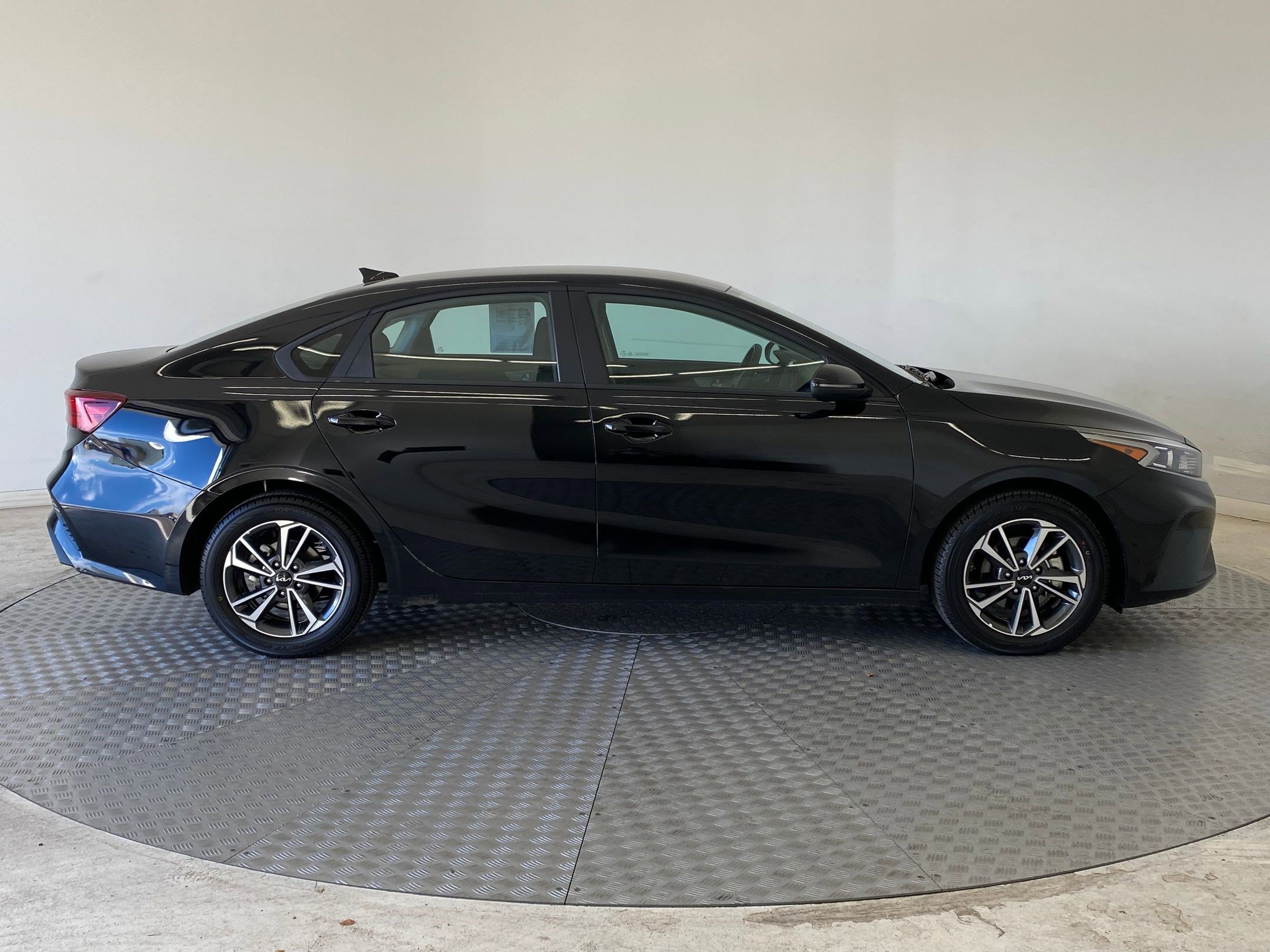 Used 2024 Kia Forte LXS w/ LXS Technology Package image 8