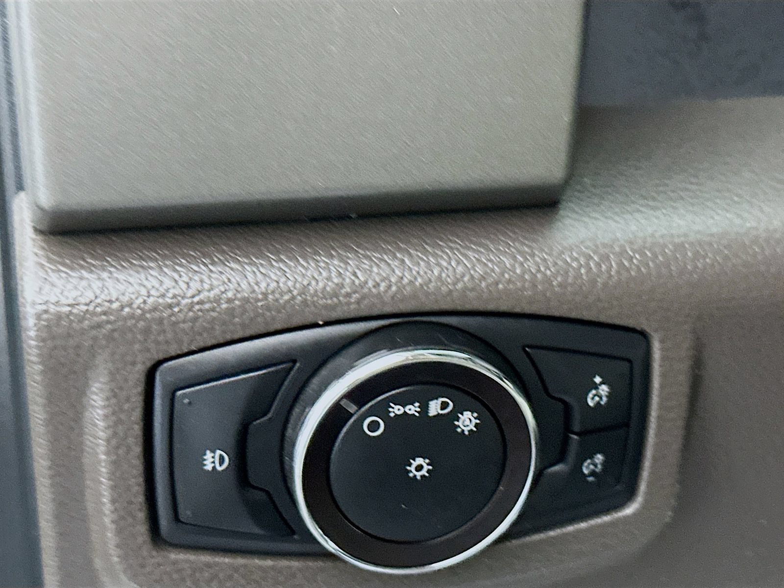 Used 2018 Ford Expedition XLT AWD/4WD image 10