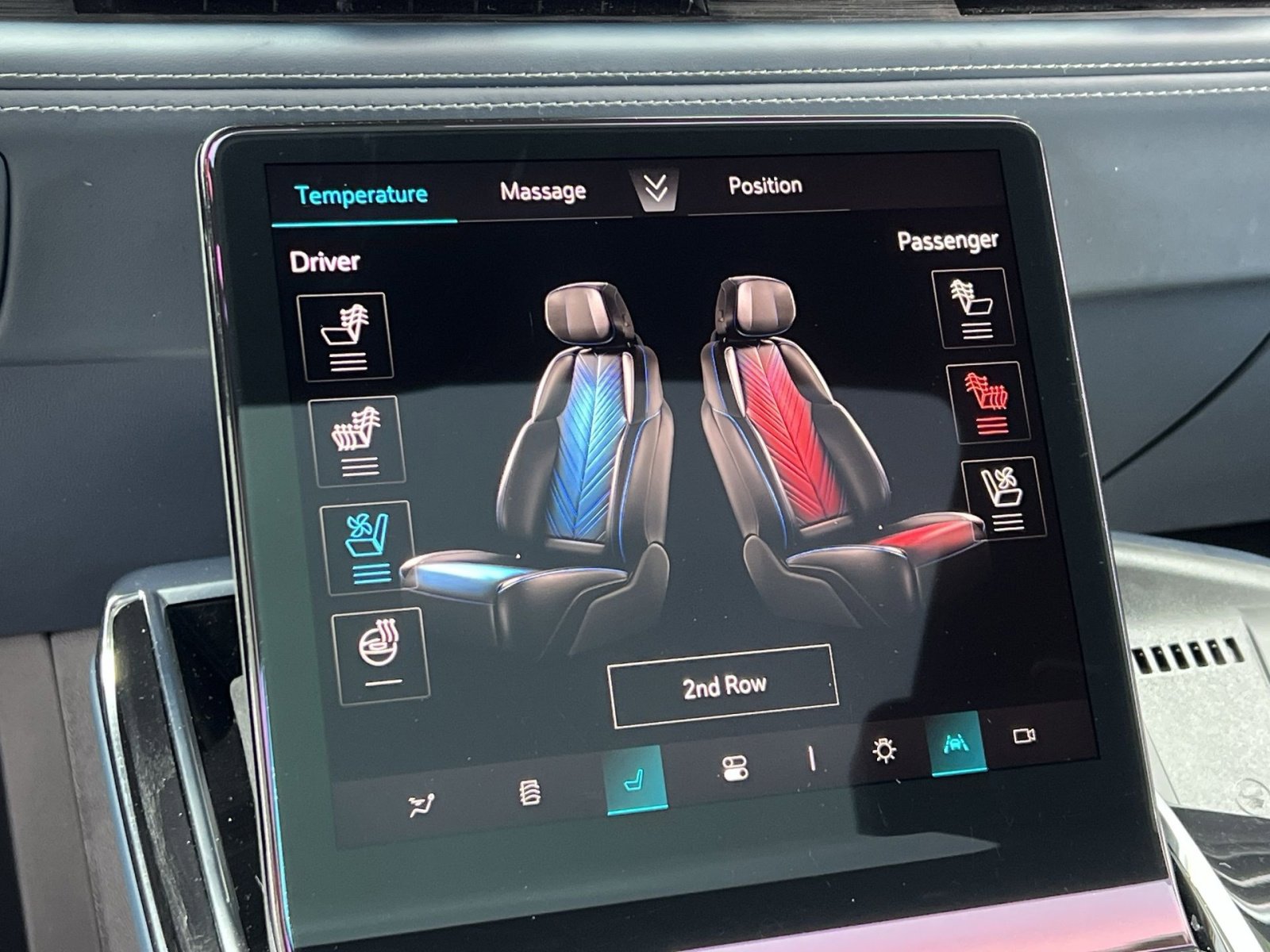 Used 2025 Cadillac Escalade IQ Sport 2 w/ LPO, ONYX Package image 34