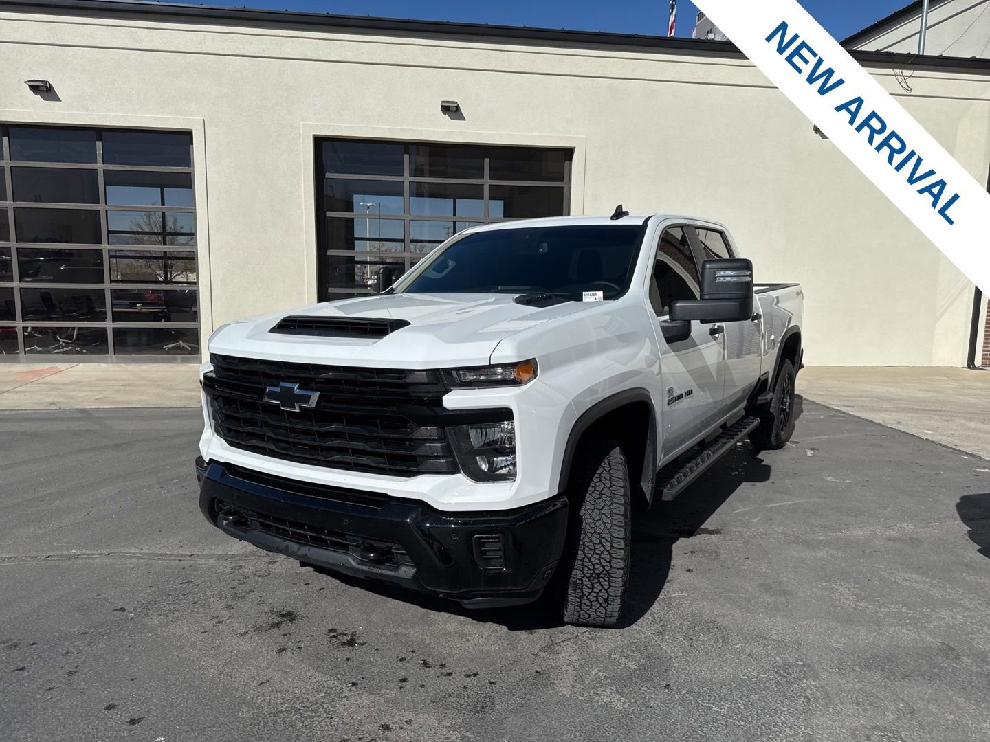 Used 2025 Chevrolet Silverado 2500 Custom w/ Custom Value Package image 3