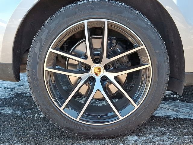 Certified 2026 Porsche Macan AWD/4WD image 13