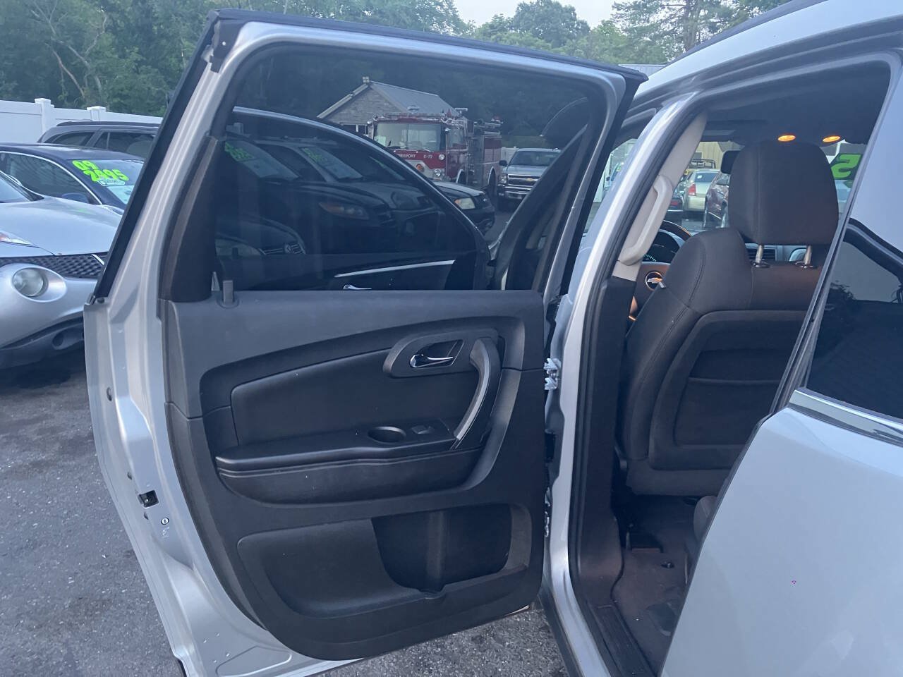 Used 2010 Chevrolet Traverse LT AWD/4WD image 18
