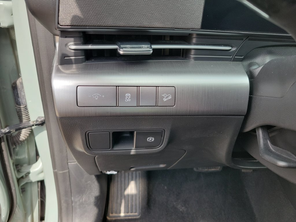 Used 2025 Hyundai Kona SEL FWD image 30