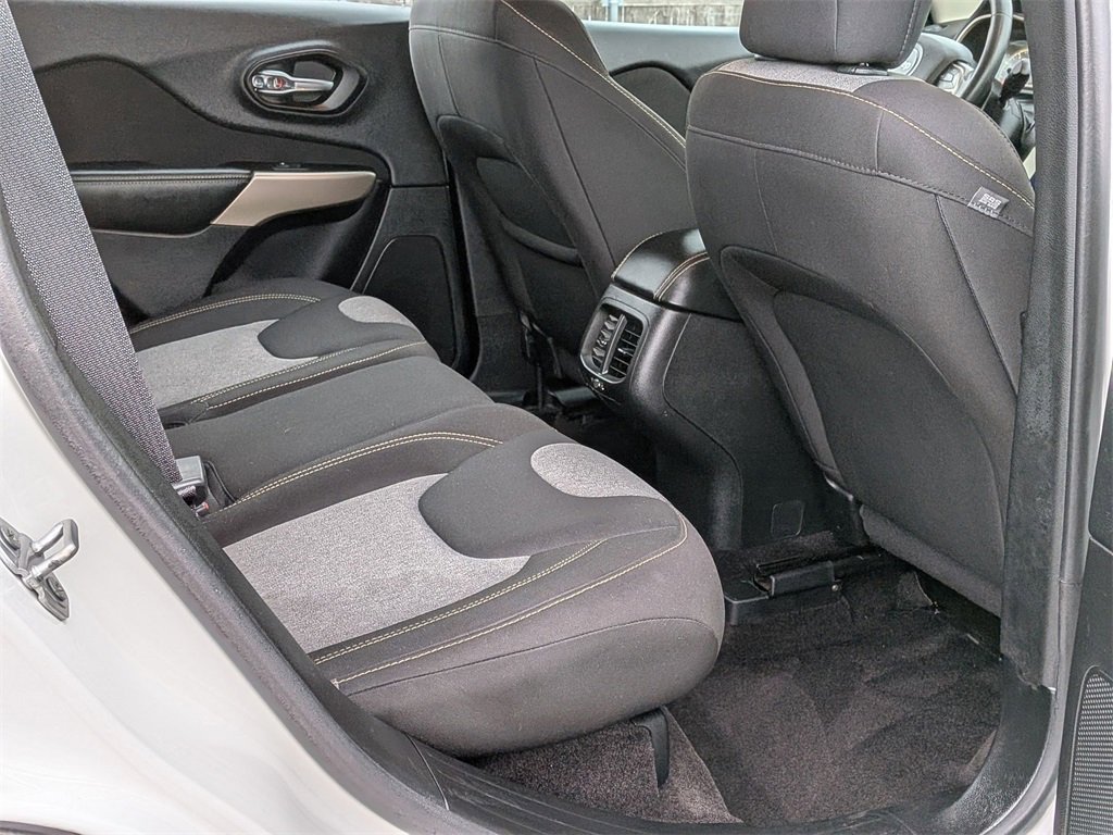 Used 2017 Jeep Cherokee Sport image 19