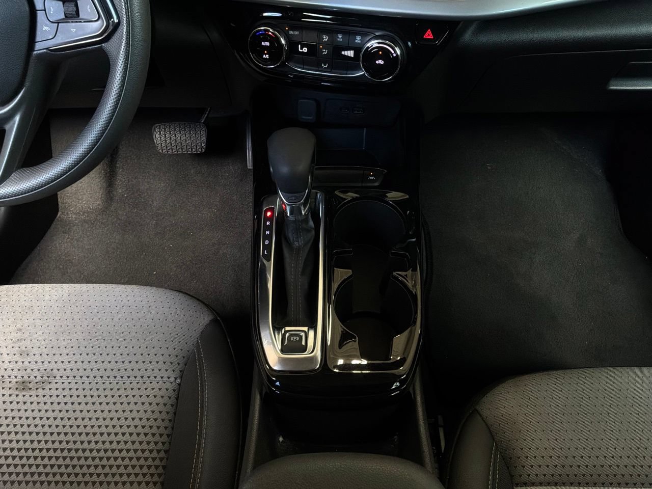 Used 2025 Chevrolet Trax LT FWD image 13