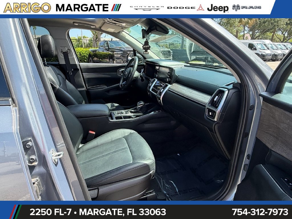 Used 2021 Kia Sorento EX w/ Panoramic Sunroof Package FWD image 18