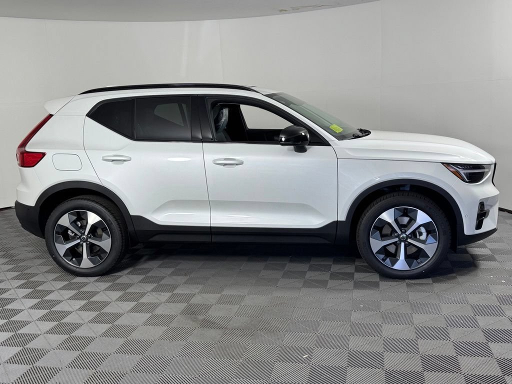 New 2026 Volvo XC40 B5 Plus w/ Protection Package Premier AWD/4WD image 4
