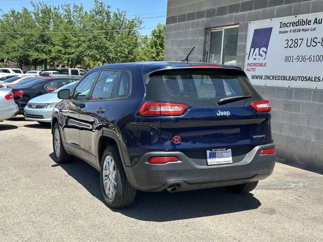 Used 2015 Jeep Cherokee Sport FWD image 4