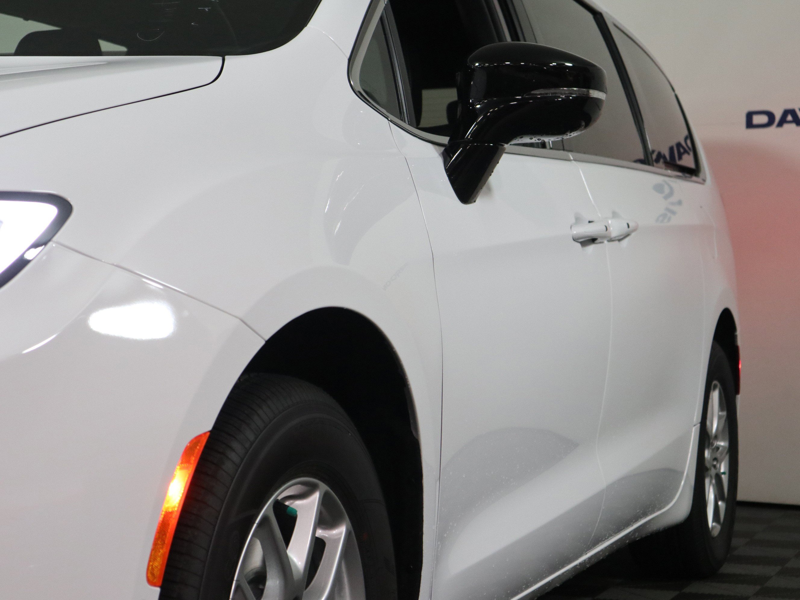 New 2026 Chrysler Pacifica Select image 11