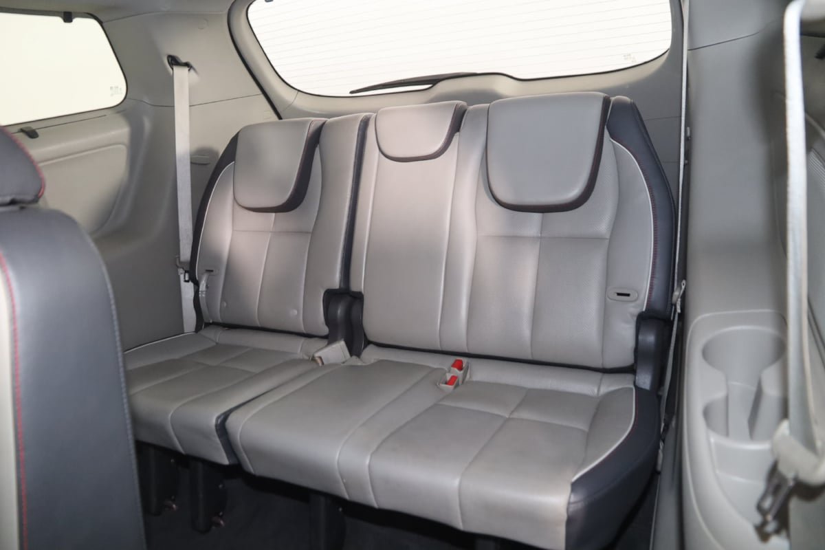 Used 2017 Kia Sedona LX w/ LX Essentials Premium Package FWD image 40