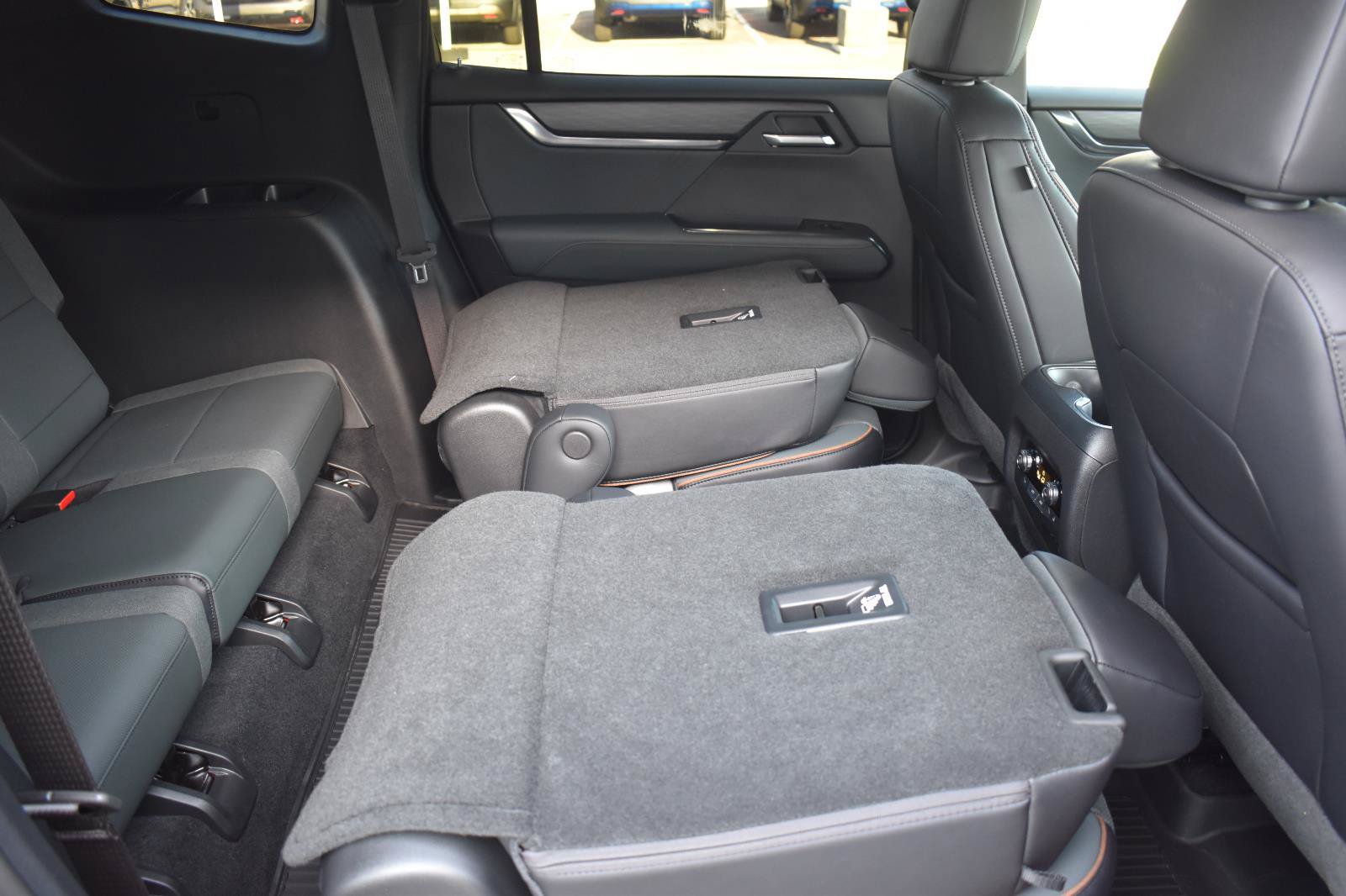 Used 2026 GMC Acadia AT4 w/ Luxury Package AWD/4WD image 75