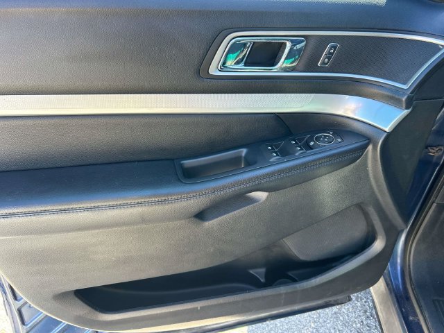 Used 2016 Ford Explorer XLT w/ Equipment Group 201A AWD/4WD image 26