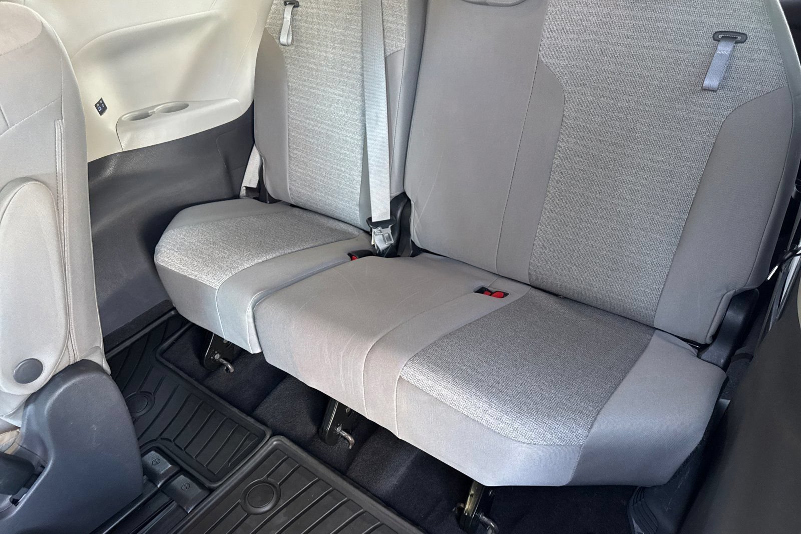 Used 2021 Toyota Sienna LE AWD/4WD image 16
