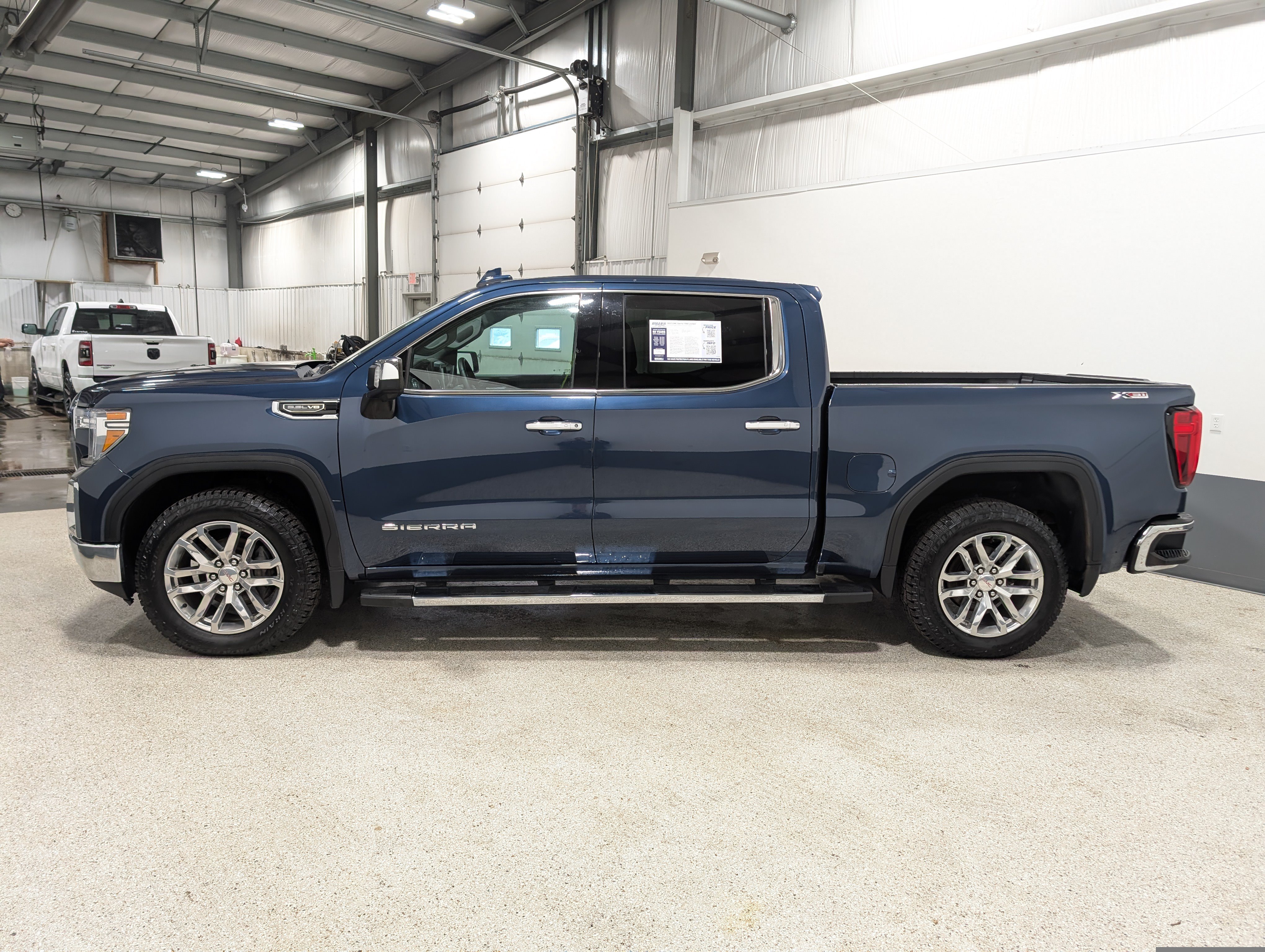 Used 2022 GMC Sierra 1500 SLT w/ SLT Premium Package AWD/4WD image 6