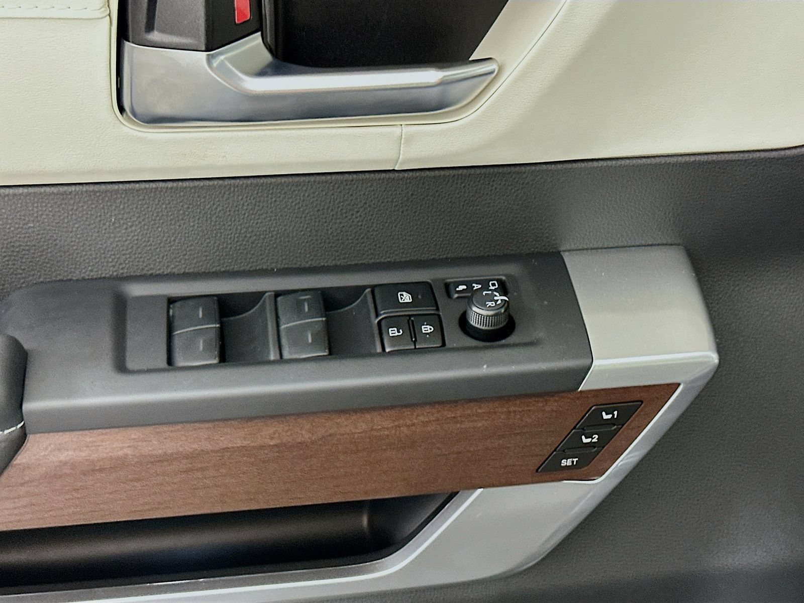 Certified 2025 Toyota Sequoia Capstone AWD/4WD image 18