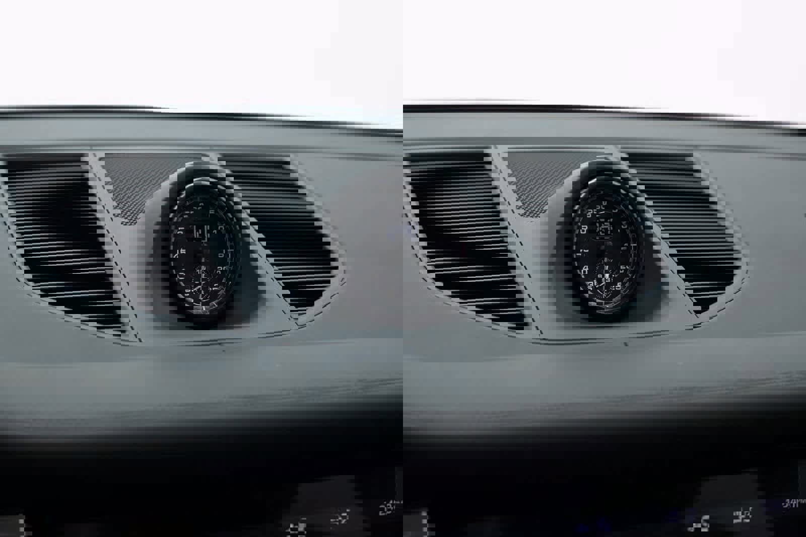 Certified 2025 Porsche Macan Turbo image 24